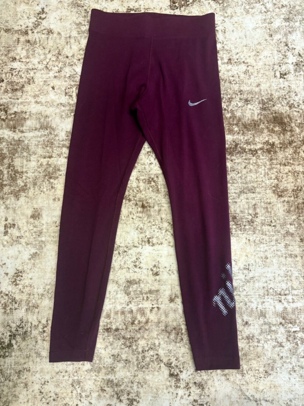 Nike Girls Metallic Logo Graphic Leggings – Maroon / Plum (Size Medium)